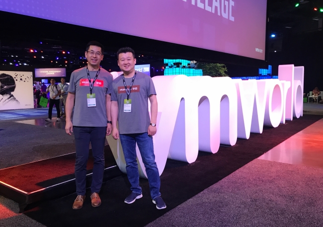 华云数据董事长、总裁许广彬(右)与执行副总裁、首席技术官谭瑞忠(左)受邀参加VMware World 2018大会